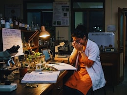 Pune News :प्राध्यापकाने स्टँम्प पेपरवर लिहिलं मात्र केलं भयंकर; पुण्यात Phd च्या विद्यार्थिनीचा दुर्देवी शेवट