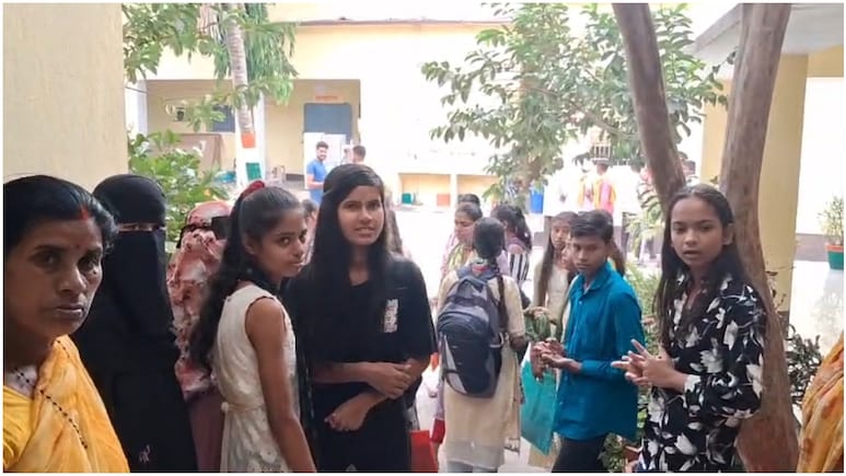 सरकारी स्कूल का अजीब नियम, बाहरी बच्चों को मिलेगा एडमिशन..स्थानीय बाहर; छात्राओं ने विधायक के घर डाला डेरा