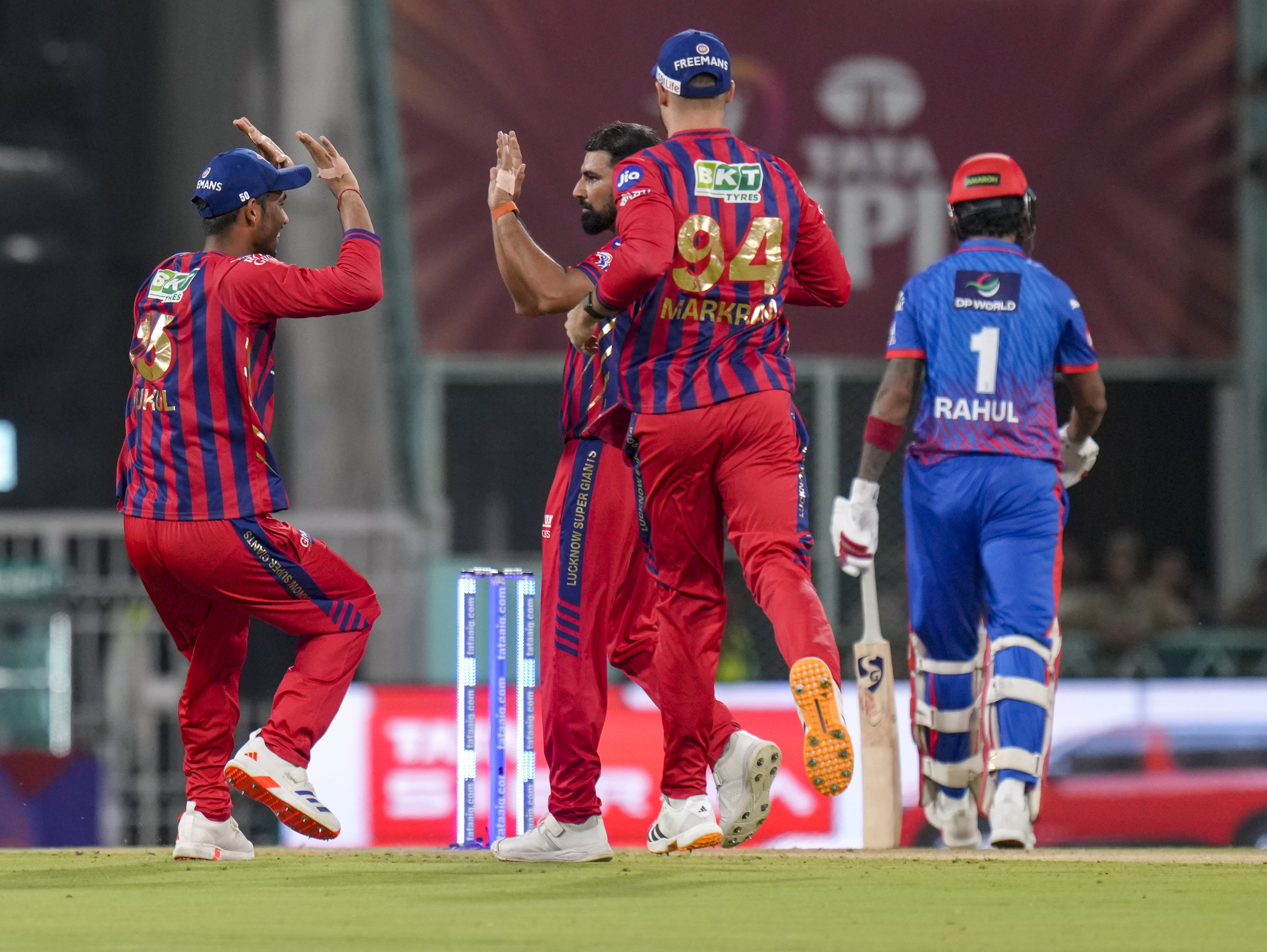 LSG vs DC LIVE Score: मुश्किल में दिल्ली, 26 पर गंवाए 4 विकेट, जीत के लिए मिला है 142 का लक्ष्य