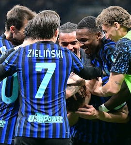 Inter Milan Close In On Serie A Title By Thumping Roma