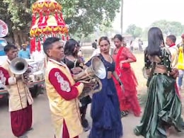 बिहार में 95 साल की दादी की शवयात्रा में पोते ने करा दिया लौंडा डांस, ढोल-नगाड़ों और डीजे की धुन पर नाचे लोग