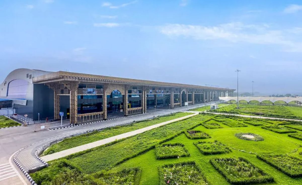 अब सूरत एयरपोर्ट पर भी मिलेगी शराब और लग्जरी सामान, ड्यूटी फ्री शॉप्स खुलने से यात्रियों को कितना फायदा,समझिए