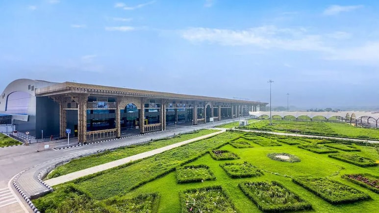 अब सूरत एयरपोर्ट पर भी मिलेगी शराब और लग्जरी सामान, ड्यूटी फ्री शॉप्स खुलने से यात्रियों को कितना फायदा,समझिए