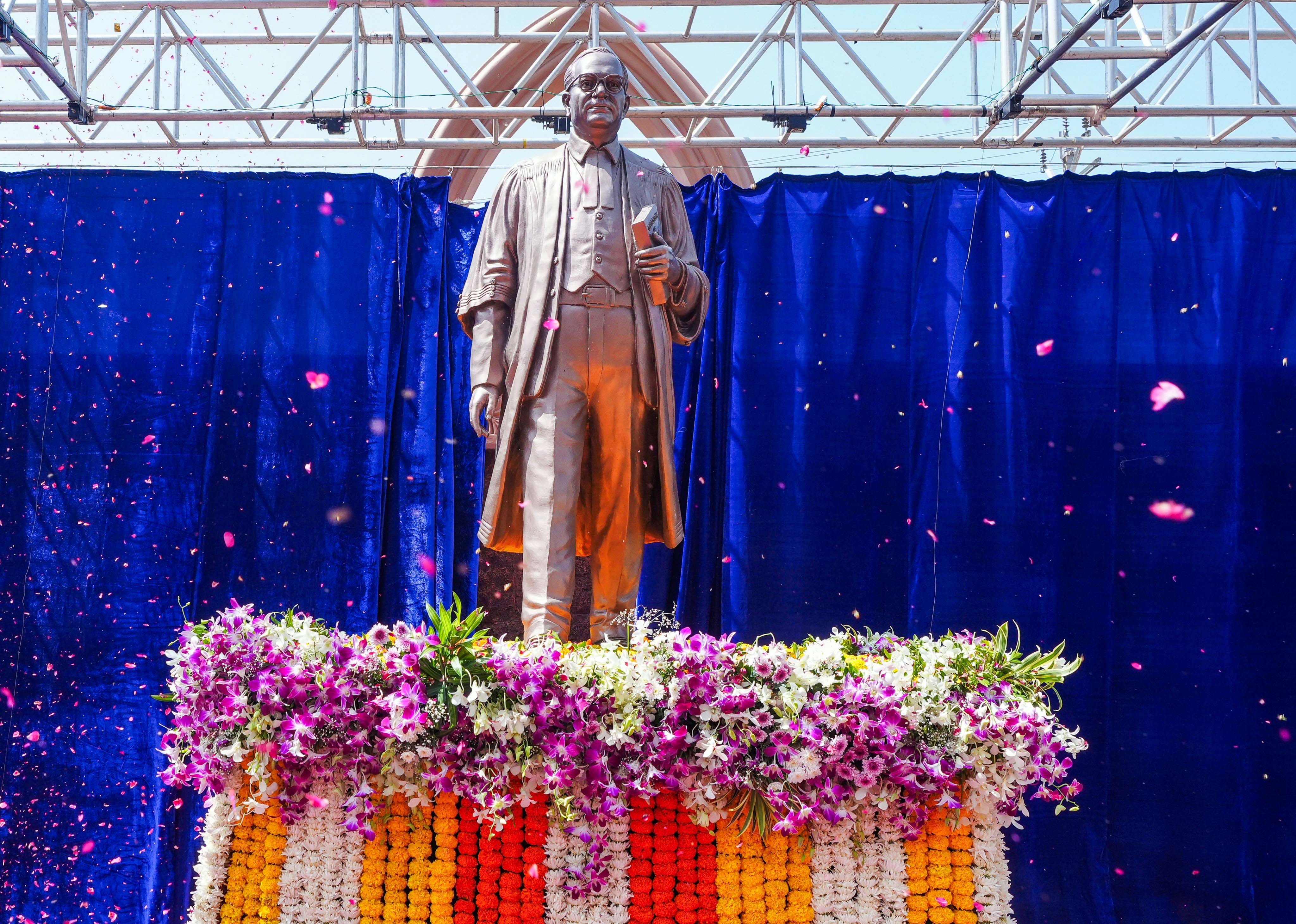 योगी सरकार का बड़ा दांव, यूपी की हर विधानसभा में आंबेडकर प्रतिमाओं का होगा कायाकल्प