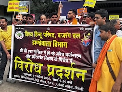 TCS नासिक विवाद पर दिल्ली में बवाल: VHP-बजरंग दल का प्रदर्शन, हेल्पलाइन लॉन्च का ऐलान