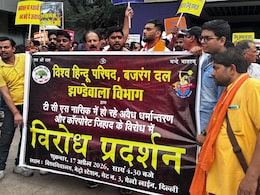 TCS नासिक विवाद पर दिल्ली में बवाल: VHP-बजरंग दल का प्रदर्शन, हेल्पलाइन लॉन्च का ऐलान