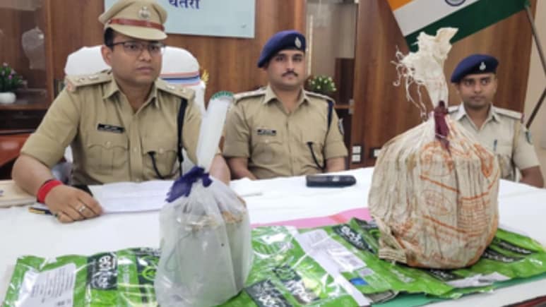 Jharkhand: चतरा में डेढ करोड़ की अफीम बरामद, एक दिन पहले ही 50 लाख के मादक पदार्थ हुए थे जब्त