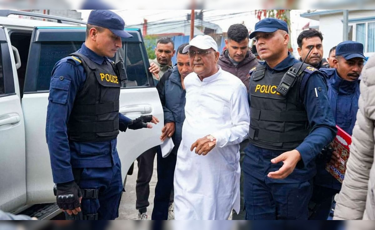 नेपाल के सुप्रीम कोर्ट का बड़ा फैसला, पूर्व PM केपी शर्मा ओली और पूर्व गृह मंत्री रमेश लेखक होंगे रिहा