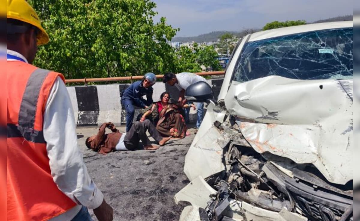 हरिद्वार में हादसा: दिल्ली‑देहरादून हाईवे पर हरियाणा के यात्रियों की कार टैंकर से टकराई, 6 घायल