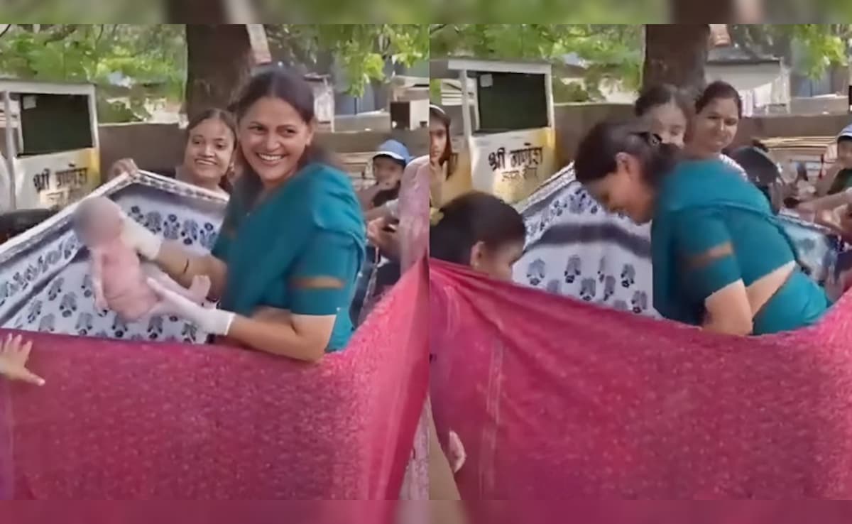 सैल्यूट! पुणे की लेडी डॉक्टर ने बीच सड़क पर कराई डिलीवरी, साड़ियों से बना दिया 'ऑपरेशन थिएटर'
