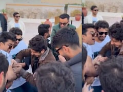 पापा रोमांस किंग और बेटा निकला जूता चुराई का राजा, दोस्त की शादी में लड़कीवालों से छीना-झपटी पर उतरे आर्यन खान