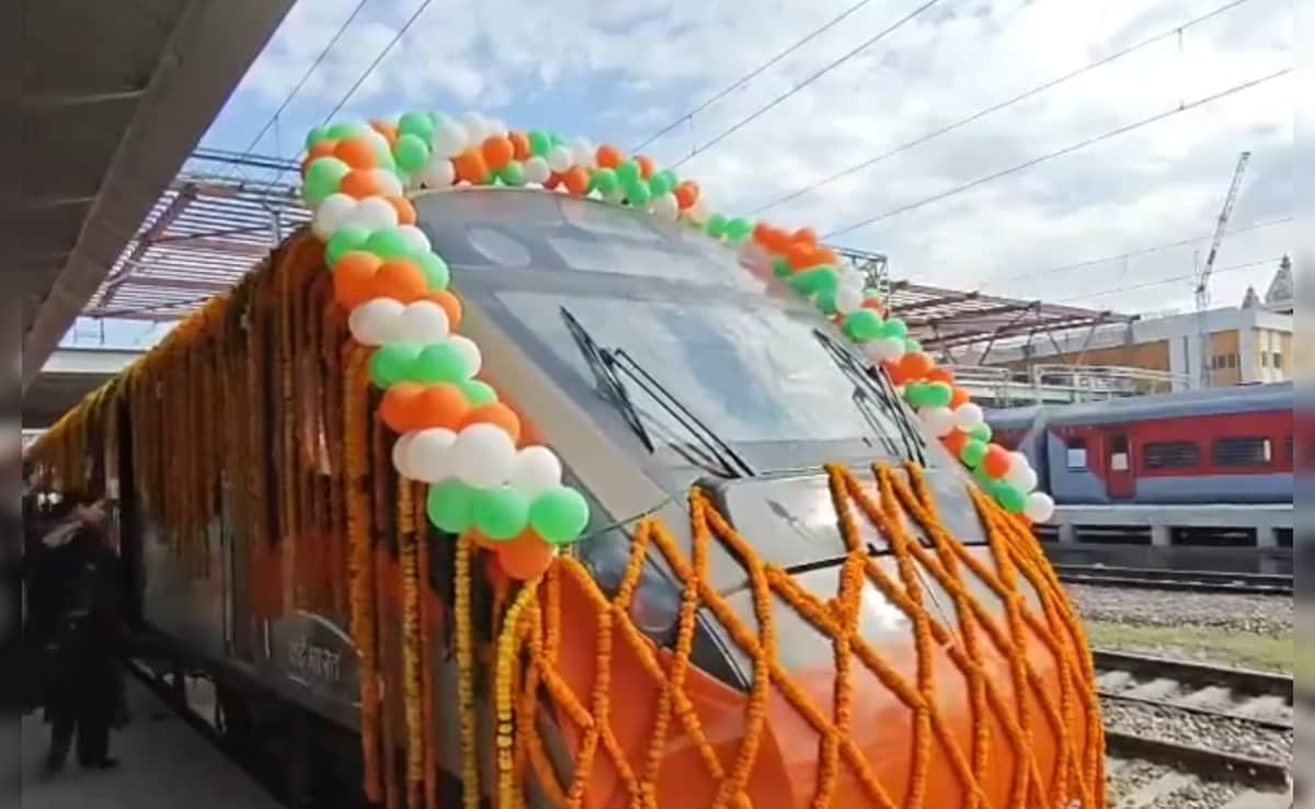 Breaking Live: अब जम्मू तवी से श्रीनगर तक चलेगी वंदे भारत एक्सप्रेस ट्रेन, CM संग केंद्रीय मंत्रियों ने दिखाई हरी झंडी