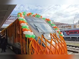 Breaking Live: अब जम्मू तवी से श्रीनगर तक चलेगी वंदे भारत एक्सप्रेस ट्रेन, CM संग केंद्रीय मंत्रियों ने दिखाई हरी झंडी