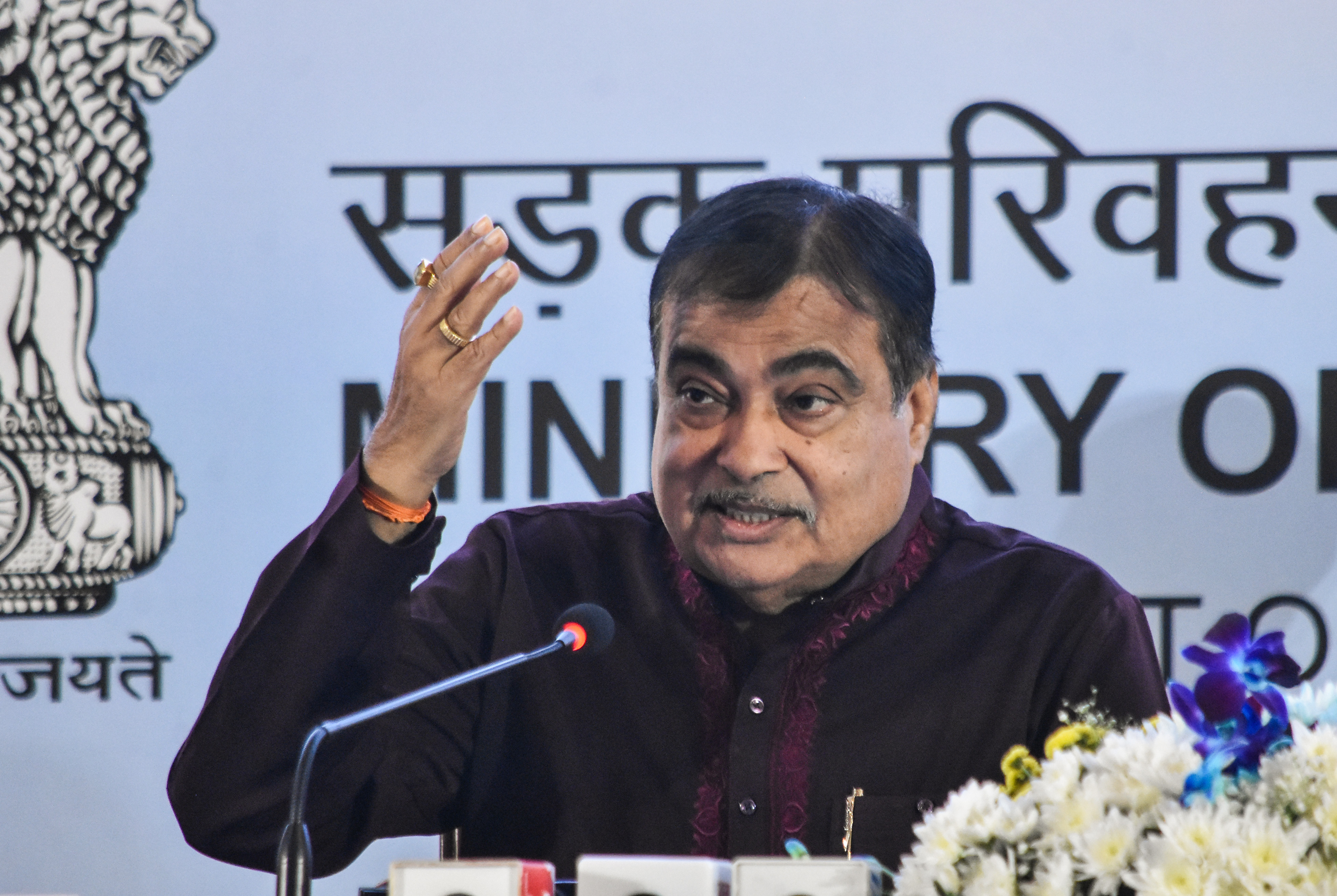 युद्ध के बीच तेल के लिए दुनिया परेशान, गडकरी ने देश को बताया क्या है समाधान