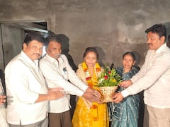 Akola News: अकोल्यातल्या मजुराची मुलगी बनली सरकारी अधिकारी, कोणत्याही ट्युशनशिवाय झाली 3 परीक्षा पास!