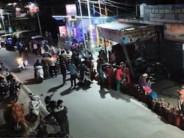 टिहरी में गैस सिलेंडर के लिए आधी रात को उमड़ी  भीड़: किल्लत की अफवाह पर पहुंचे लोग, प्रशासन ने भेजा खाली हाथ