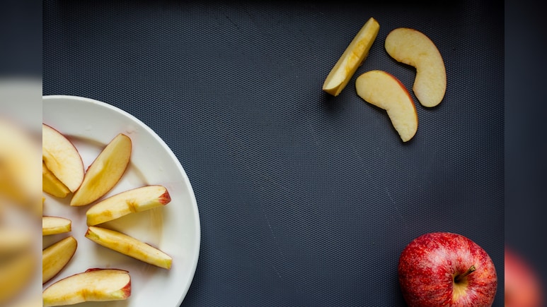 कटे हुए फल जल्दी पड़ जाते हैं काले? आजमाएं ये आसान ट्रिकस्, घंटों तक दिखेंगे एकदम फ्रेश