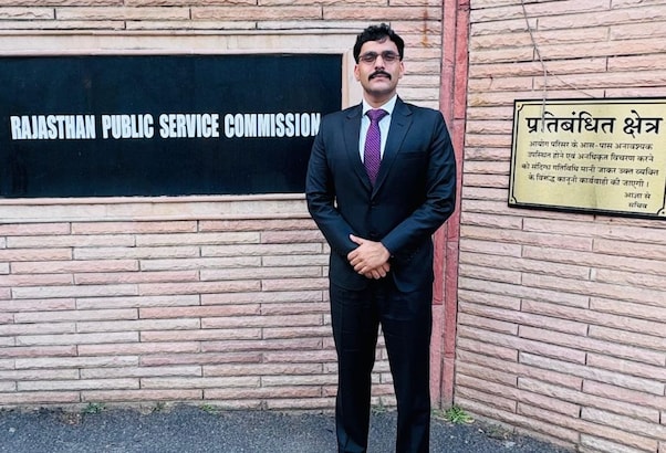 Success Story: UPSC में दो बार चूंकने पर भी नहीं मानी हार, अब RAS के पहले अटेंप्ट में बाजी मारकर पाया देश सेवा का लक्ष्य