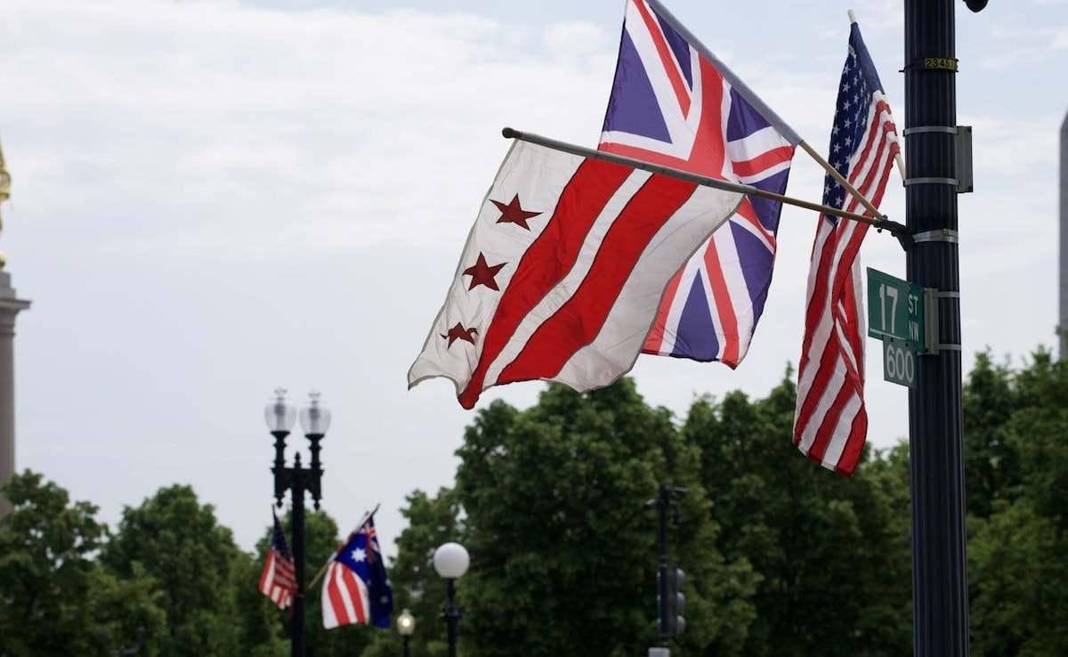 अमेरिका में ये क्या हुआ... किंग चार्ल्स के स्वागत में ब्रिटिश की जगह लगा दिए ऑस्ट्रेलिया के झंडे