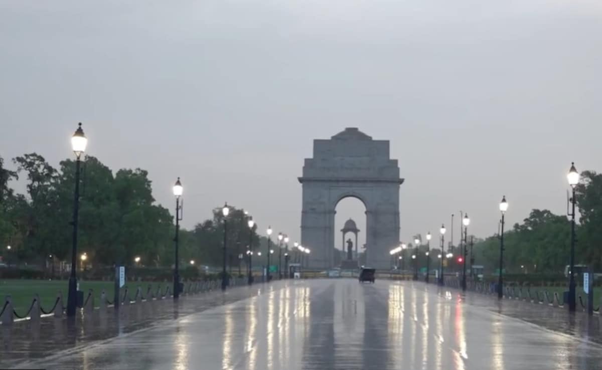 Rain in Delhi: दिल्ली NCR में फिर बारिश, यूपी-उत्तराखंड से राजस्थान तक बरसे बदरा, जानें कितने दिन बदला रहेगा मौसम