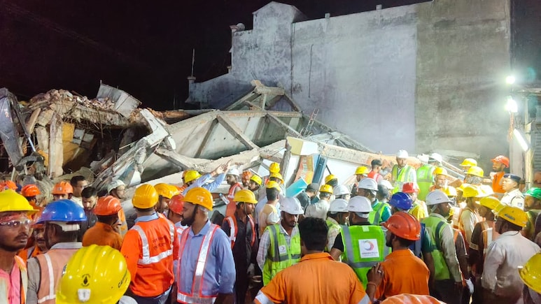 अनूपपुर में 5 मंजिला इमारत गिरी: 2 की मौत, कई लोग मलबे में दबे, रेस्क्यू जारी; VIDEO