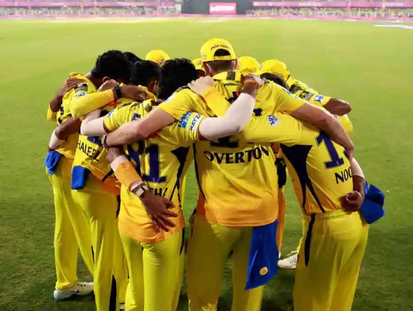 MI vs CSK: मुंबई के खिलाफ भिड़ंत से पहले दुख के सागर में डूबी चेन्नई की टीम, स्टार गेंदबाज की मां का हुआ निधन