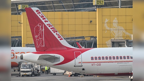 Singapore Airlines Deepens Role at Air India Amid Record Losses