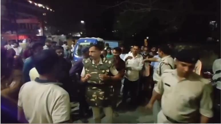 MP News: स्टोन के ऑपरेशन से युवक की किडनी डैमेज: मौत, सतना में बवाल; परिजनों ने 20 करोड़ मुआवजा मांगा