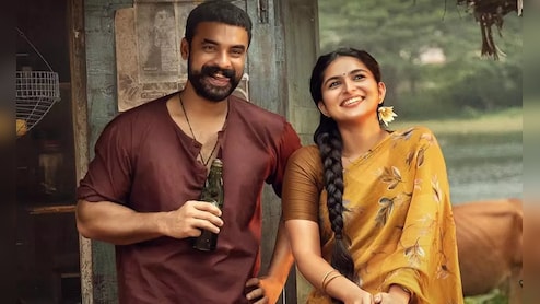 Pallichattambi Review: Tovino Thomas's Performance Powers This Dijo Jose Antony Political Drama