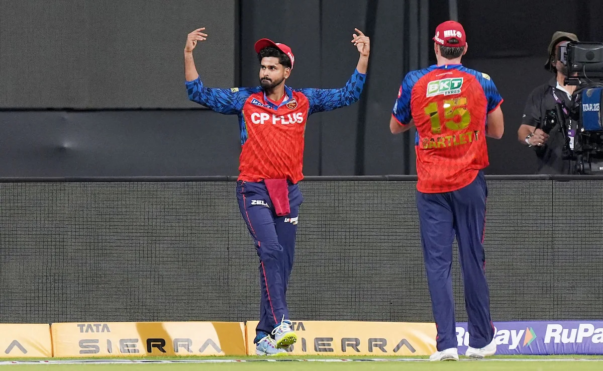 Shreyas Iyers Boundary Rope Spectacular Draws Epic 200-Word Post From "Grandfather of Fielding" Jonty Rhodes