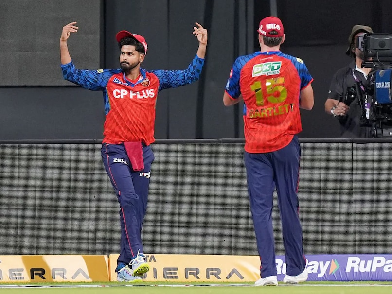 Shreyas Iyer's Boundary Rope Spectacular Draws Epic 200-Word Post From "Grandfather of Fielding" Jonty Rhodes