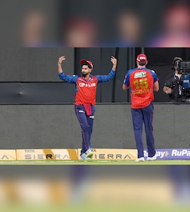 Shreyas Iyers Boundary Rope Spectacular Draws Epic 200-Word Post From "Grandfather of Fielding" Jonty Rhodes