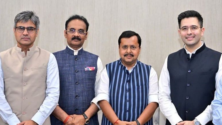 7 सांसदों के एग्जिट ने बढ़ा दी केजरीवाल की टेंशन, लोकसभा सांसदों के साथ पंजाब के विधायकों को बचाए रखना अब बड़ी चुनौती