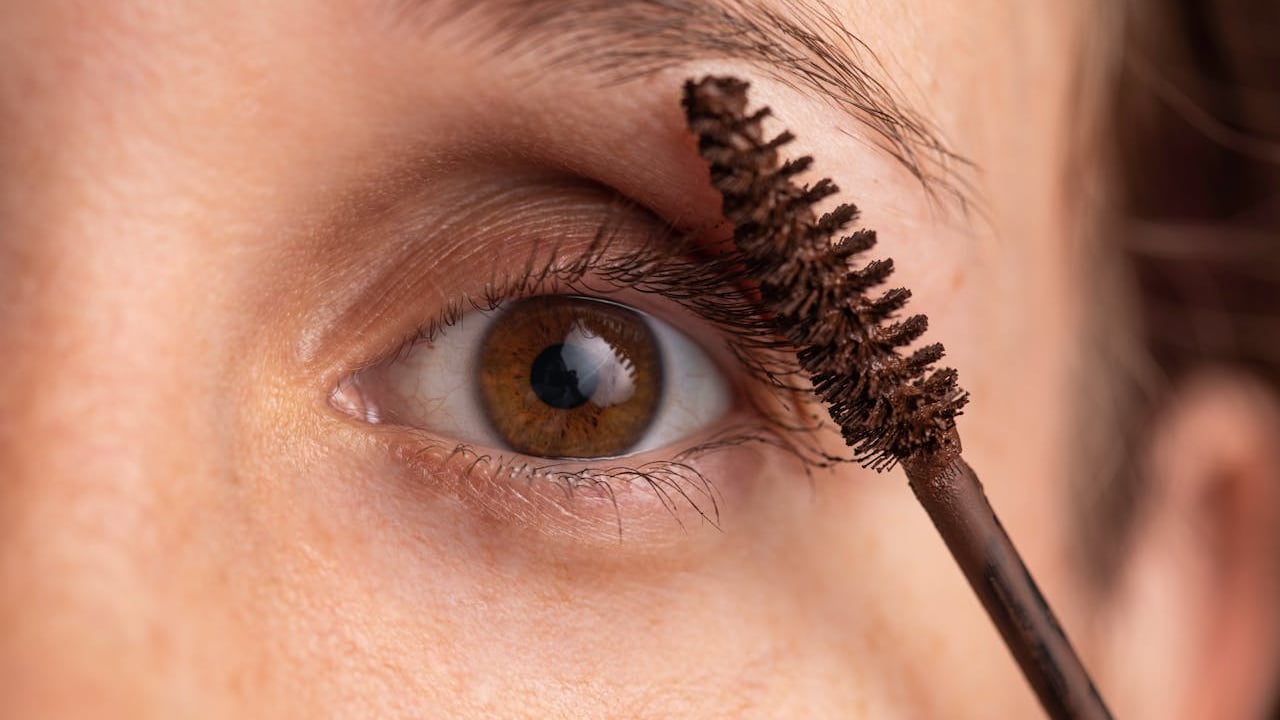 How To Choose The Right Mascara