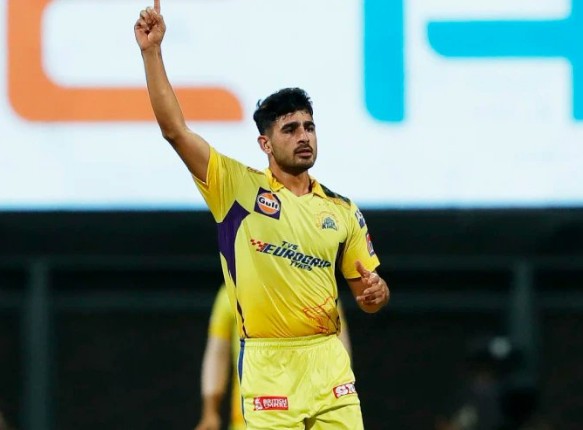 MI vs CSK: दो दिन पहले मां का निधन, मैदान पर उतरा चेन्नई का 'शेर', सोशल मीडिया ने किया सलाम