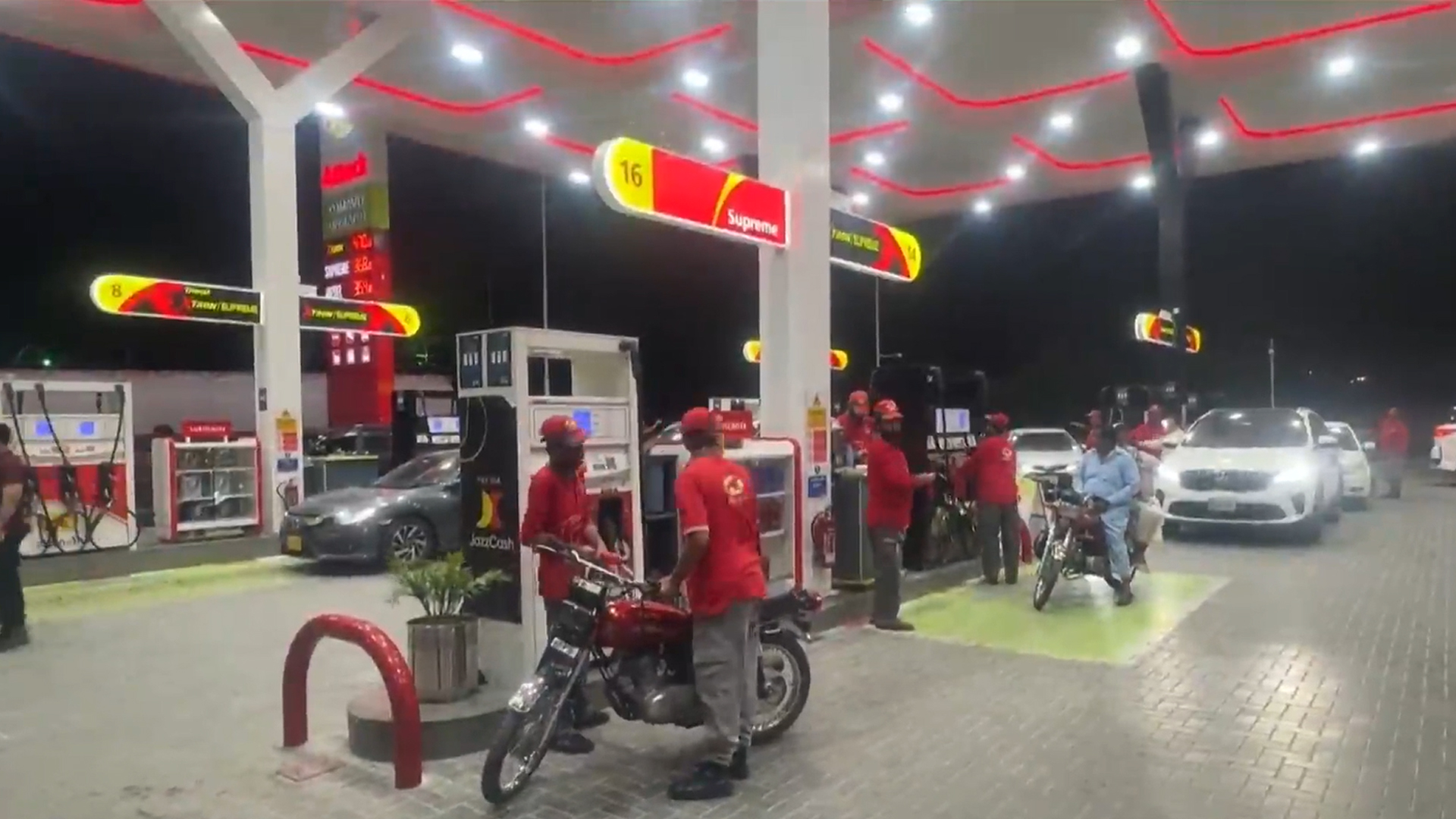 Pakistan Fuel Crisis Deepens: Streets Hit as Supply Chain Breaks Down