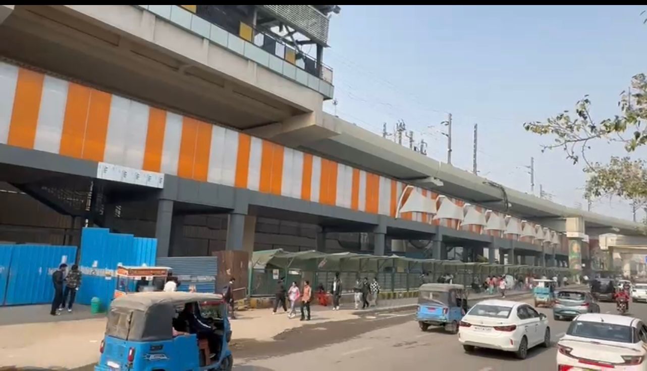 नोएडा मेट्रो सेक्टर 51 को जोड़ने वाले 'अजीब' स्कॉईवॉक का खोज लिया इलाज, जानिए अब क्या है प्लान