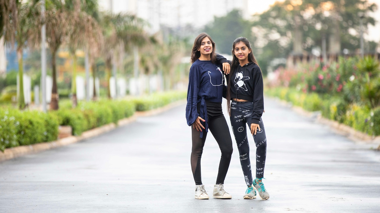 Tops That Look Good Tucked And Untucked: What Length Actually Works