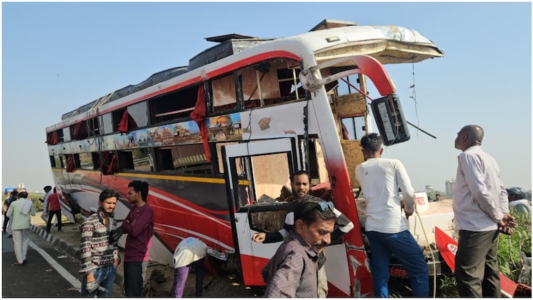 Rajasthan: कोटा में डिवाइडर फांदकर दूसरी तरफ जा गिरी स्लीपर बस, 3 की मौत और 23 घायल; गैलरी में भी भरी थीं सवारियां