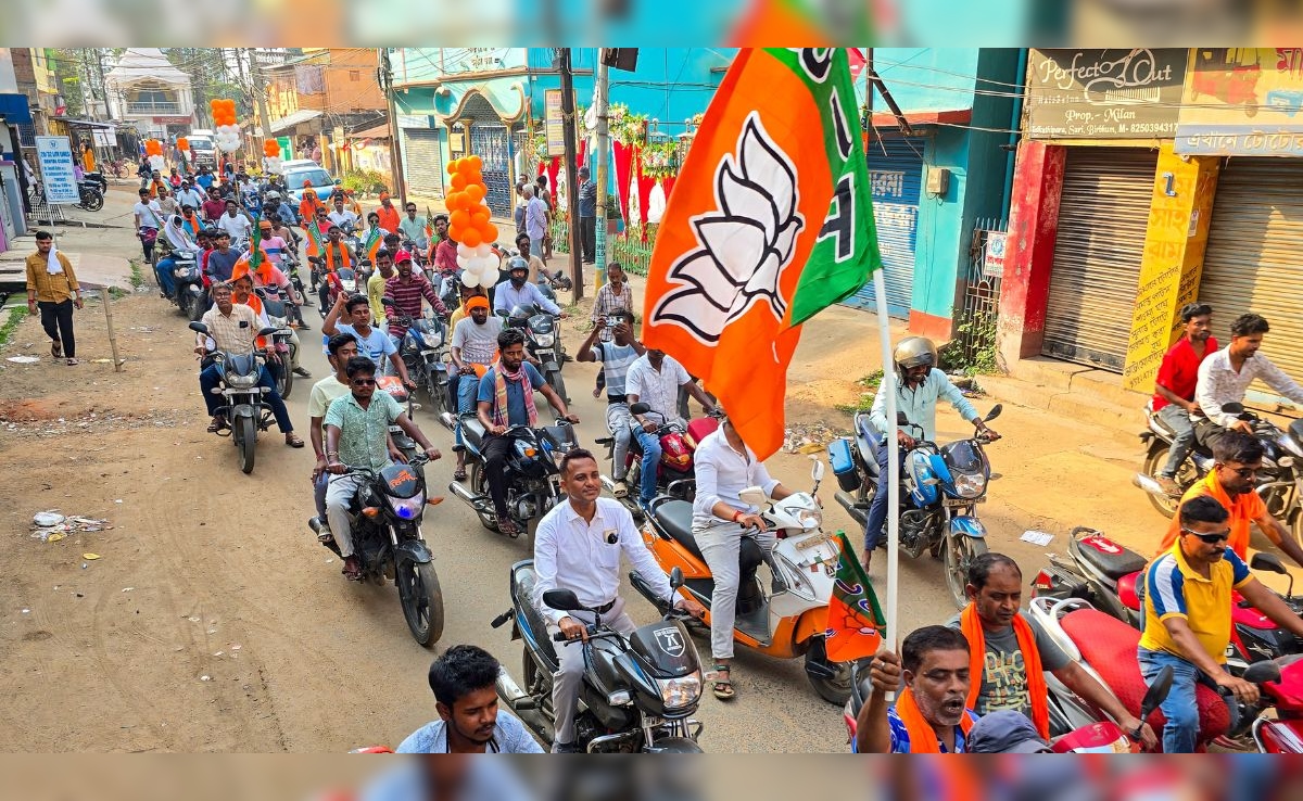 बंगाल चुनाव: भाजपा की बाइक रैली पर किया हमला, बीजेपी उम्‍मीदवार को बनाया न‍िशाना