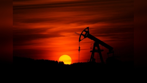 Brent Crude Jumps Over 6% As US Seizure of Iranian Ship Sparks Strait Tensions Again