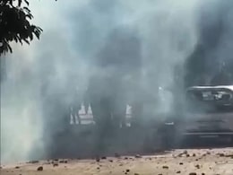 नोएडा में बढ़ते बवाल के बीच DM ने जारी किए हेल्पलाइन नंबर, मजदूरों की शिकायतों के लिए बनाया कंट्रोल रूम