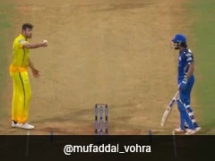 MI vs CSK: मैदान पर लाइव मैच में तिलक वर्मा और जेमी ओवरटन के बीच तीखी नोकझोक, जानें क्यों मचा बवाल - VIDEO