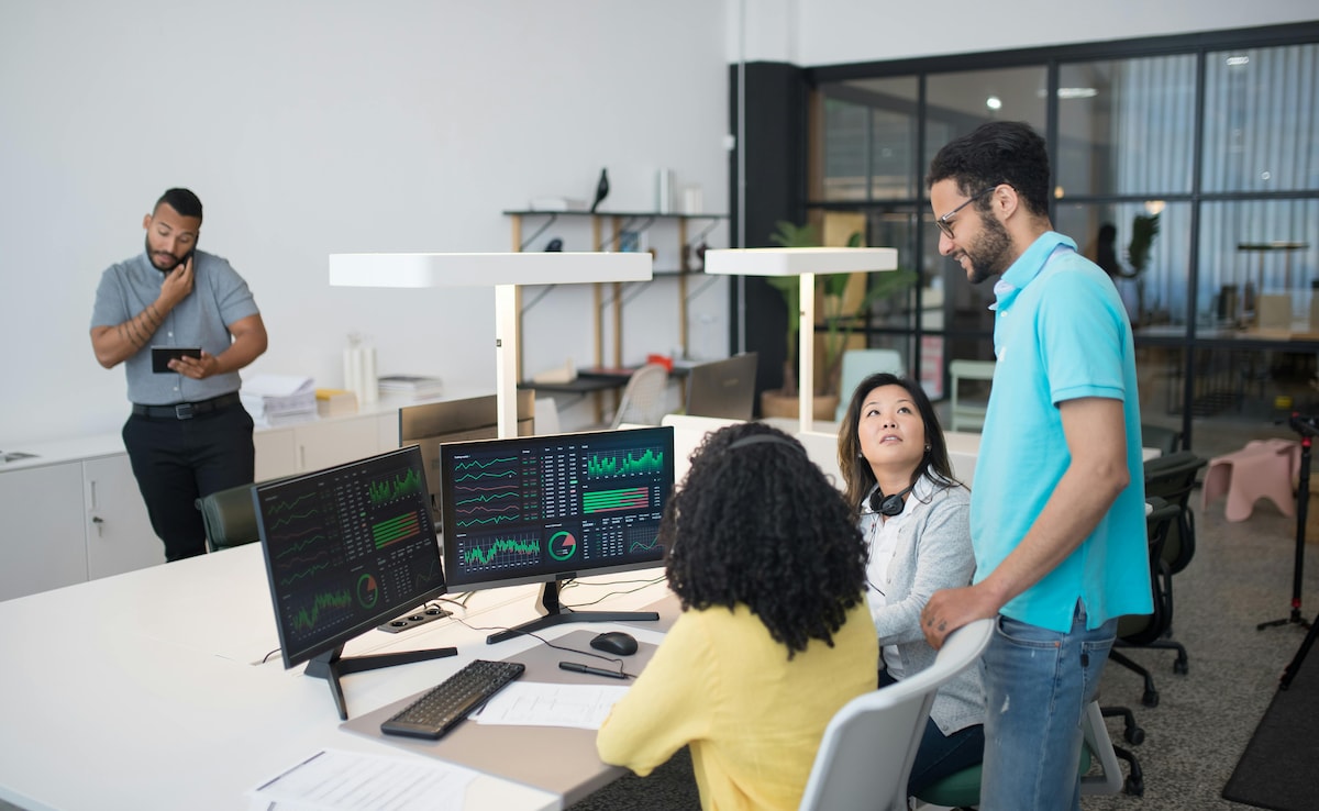 10 बातें, जो आपको ऑफिस में भूलकर भी नहीं बोलनी चाहिए, ना मीटिंग में, ना दोस्‍तों से...