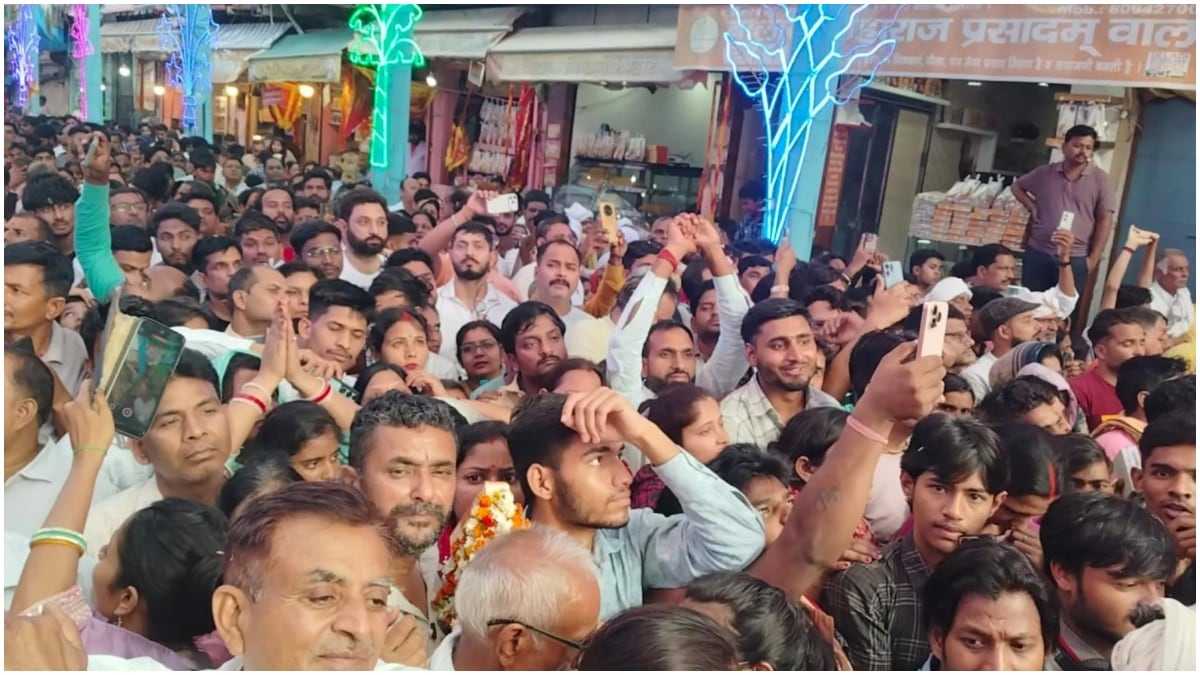 हनुमान जयंती के मौके पर मेहंदीपुर बालाजी मंदिर में उमड़ी भक्तों की भीड़.