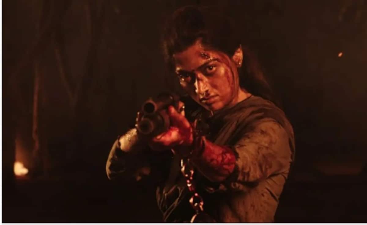 रश्मिका मंदाना मना रहीं 30वां बर्थडे, फैंस को दिया तोहफा, अपकमिंग फिल्म में हाथ में बंदूक, हथकड़ी में दिखीं पुष्पा की 'श्रीवल्ली'