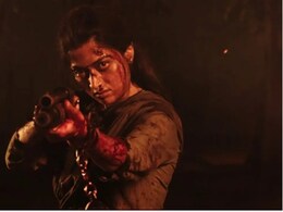 रश्मिका मंदाना मना रहीं 30वां बर्थडे, फैंस को दिया तोहफा, अपकमिंग फिल्म में हाथ में बंदूक, हथकड़ी में दिखीं पुष्पा की 'श्रीवल्ली'