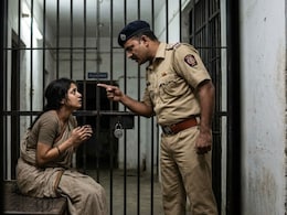 Akola News : 'तू स्मार्ट दिसतेस, मुलीला पाठव'; पोलीस अधिकाऱ्याचा कोठडीतच प्रताप, अकोला हादरलं