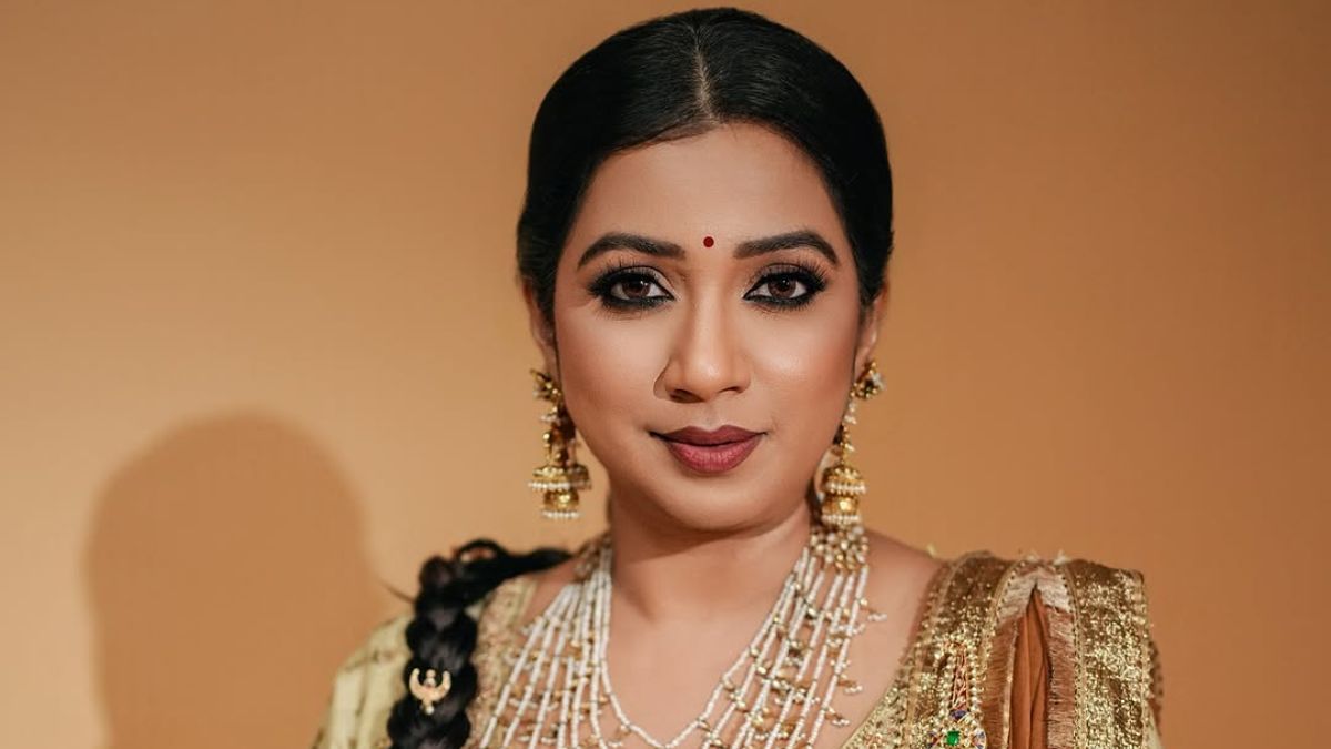 Shreya Ghoshal Reveals The Secret To Her Long Dark Hair Is An Indian Nuskha
