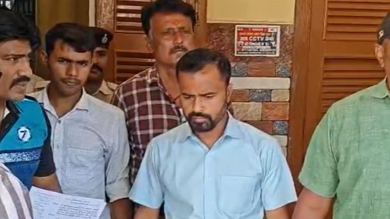 मुंगेर में पकड़ा गया भ्रष्ट पेशकार, विजिलेंस टीम ने 170000 रुपये घूस लेते रंगे हाथ पकड़ा